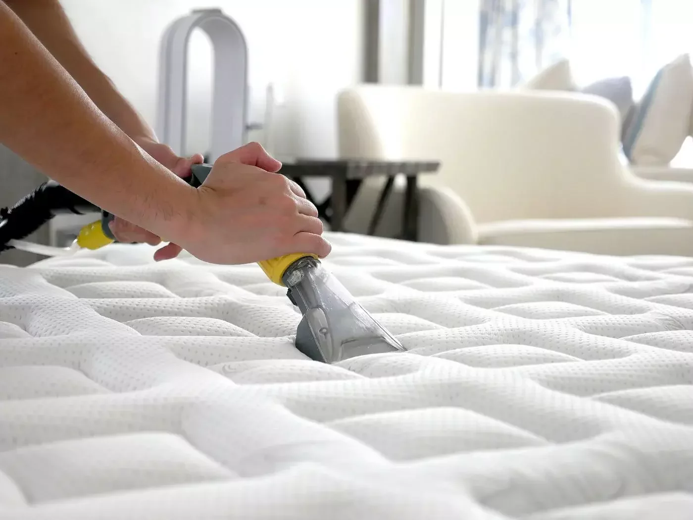 Professional cleaning mattress with a hot water extraction wand